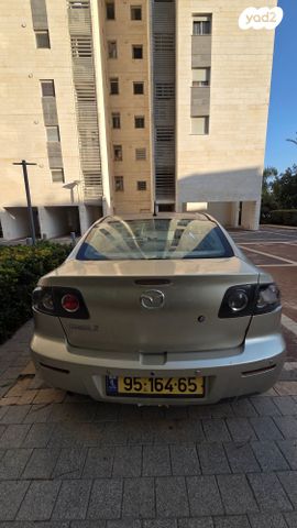 מודעת רכב מאזדה 3