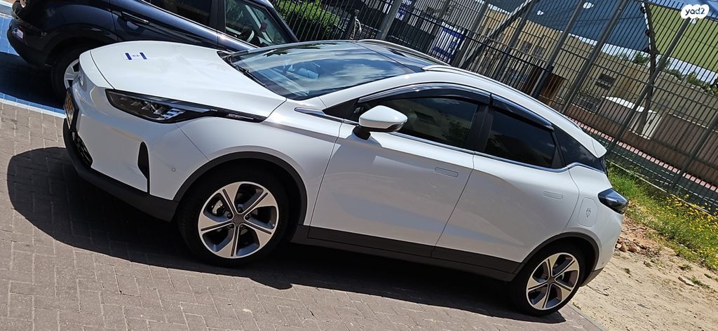 מודעת רכב ג׳ילי Geometry C