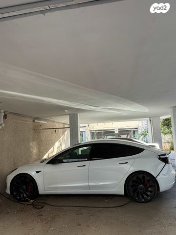 מודעת רכב טסלה מודל 3