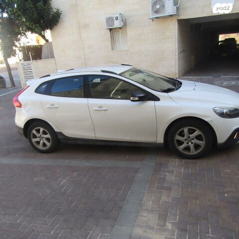 וולוו V40