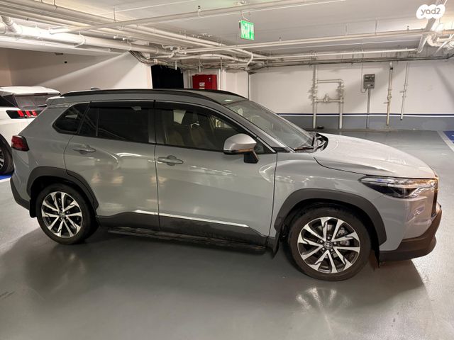 מודעת רכב טויוטה קורולה קרוס