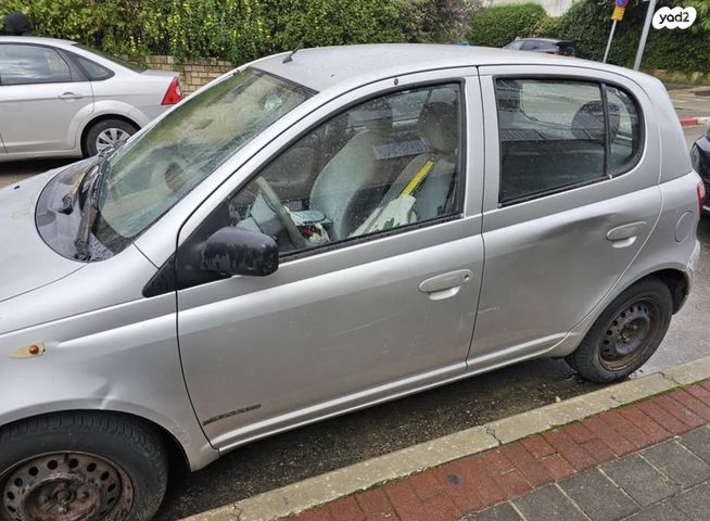 טויוטה יאריס