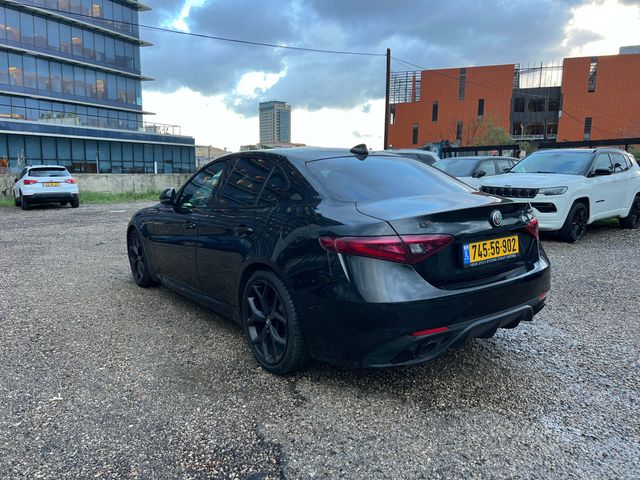 אלפא רומיאו ג'וליה