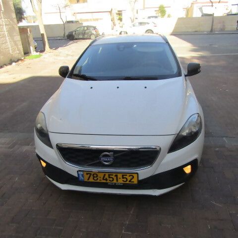וולוו V40