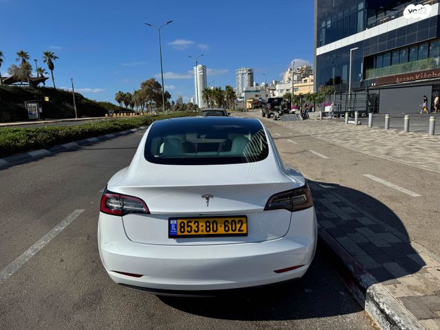 מודעת רכב טסלה מודל 3