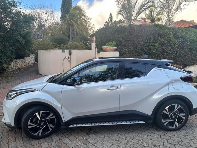 מודעת רכב טויוטה C-HR