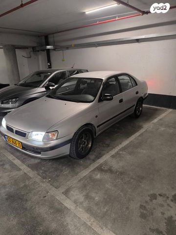 טויוטה קרינה