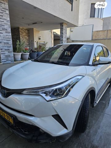 מודעת רכב טויוטה C-HR