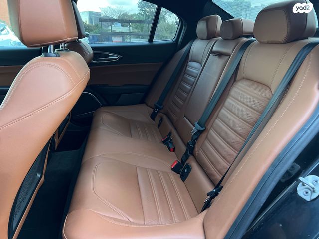 אלפא רומיאו ג'וליה