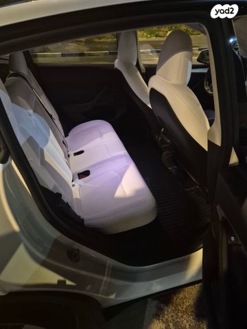 מודעת רכב טסלה מודל Y