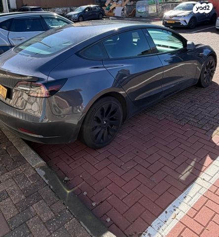 מודעת רכב טסלה מודל 3