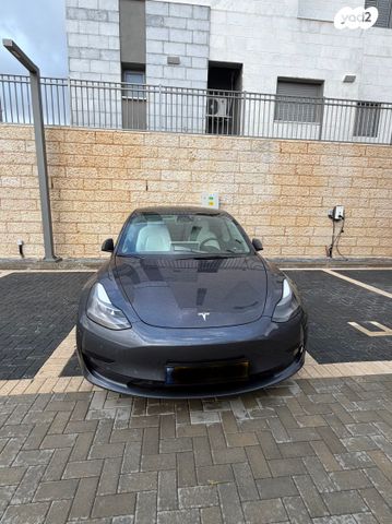 מודעת רכב טסלה מודל 3