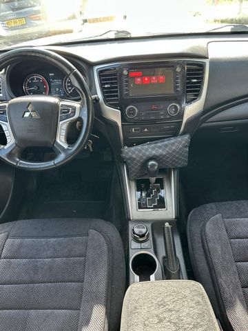 מיצובישי טרייטון / L200