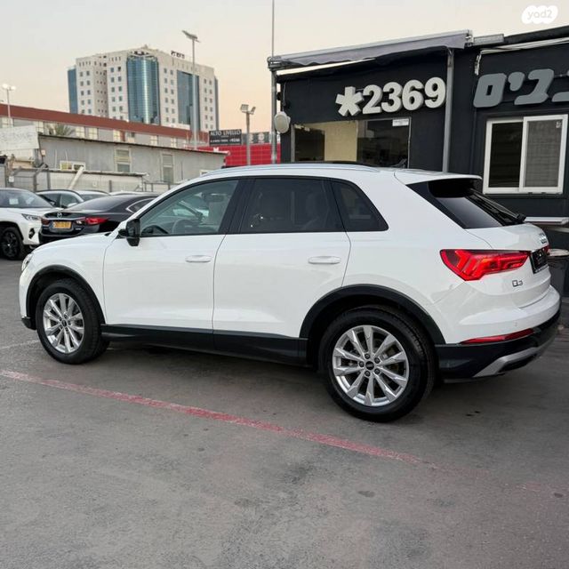 אאודי Q3