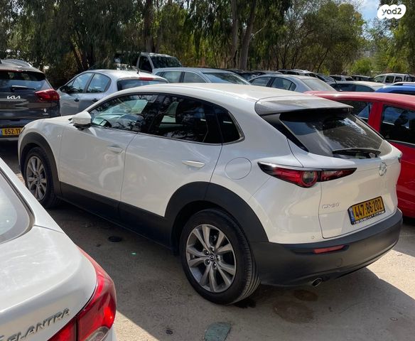 מודעת רכב מאזדה CX-30