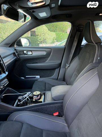 מודעת רכב וולוו XC40
