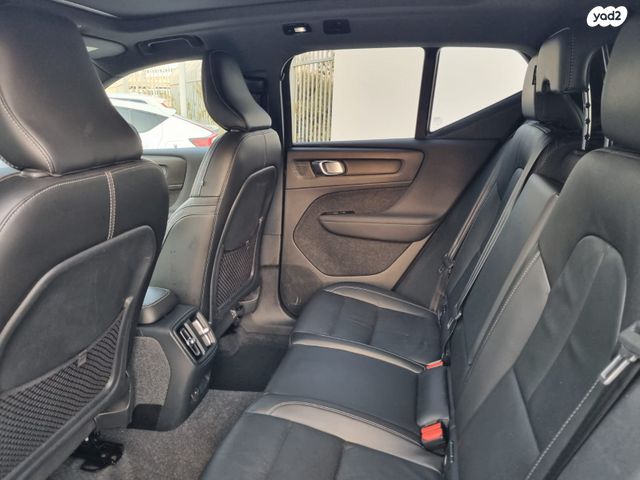 וולוו XC40