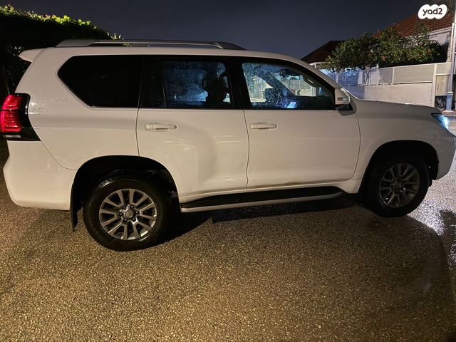 טויוטה לנד קרוזר