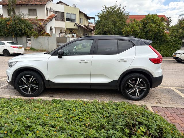 וולוו XC40