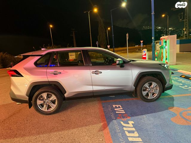 טויוטה RAV4