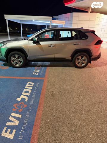 טויוטה RAV4