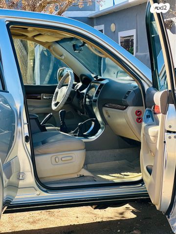 טויוטה לנד קרוזר