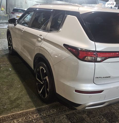 מיצובישי אאוטלנדר