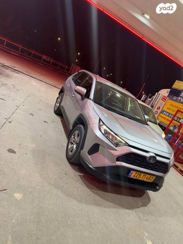 טויוטה RAV4