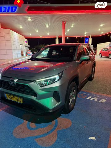 טויוטה RAV4