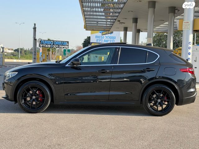 אלפא רומיאו סטלביו