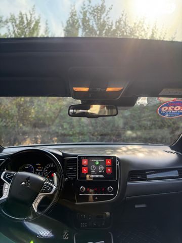 מיצובישי אאוטלנדר