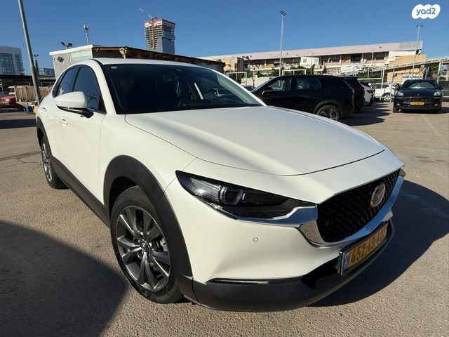 מודעת רכב מאזדה CX-30