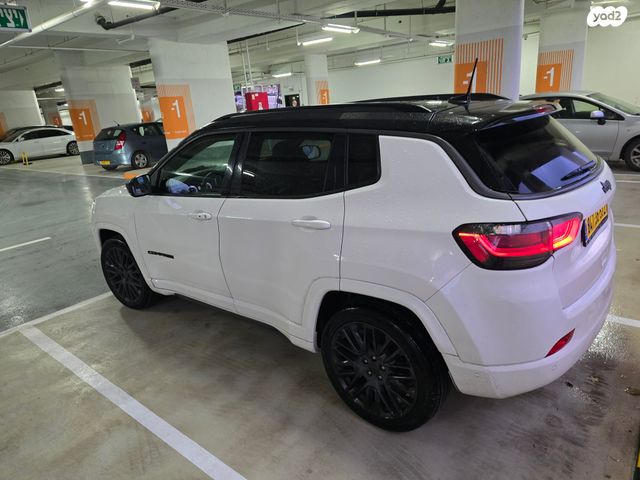 מודעת רכב ג'יפ קומפאס