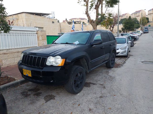 מודעת רכב ג'יפ גרנד צ'ירוקי