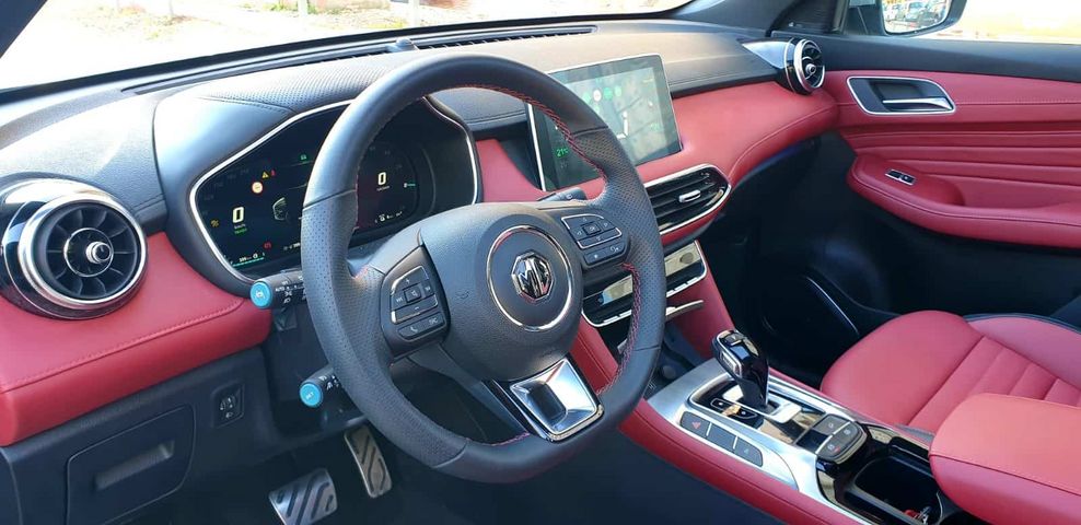 מודעת רכב אם ג'י EHS PHEV