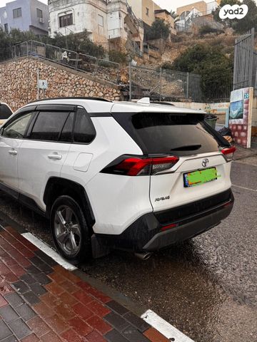 טויוטה RAV4