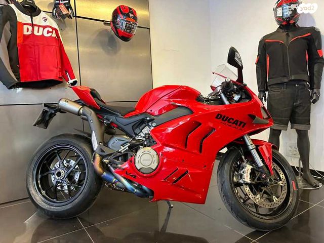 דוקאטי פניגאלה V4