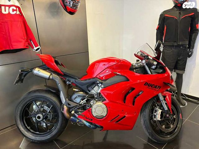 דוקאטי פניגאלה V4