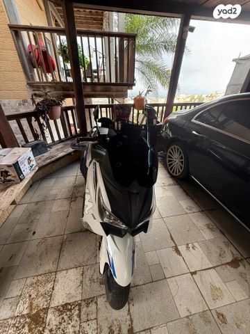 מודעת רכב סאן יאנג ג'וי-מקס Z-300