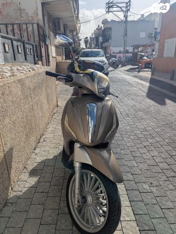 פיאג'ו בוורלי 300