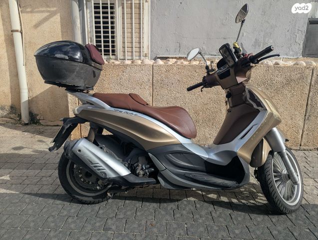 פיאג'ו בוורלי 300