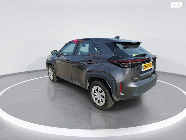 טויוטה יאריס קרוס