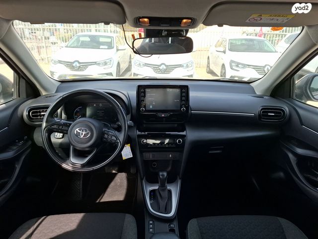 טויוטה יאריס קרוס