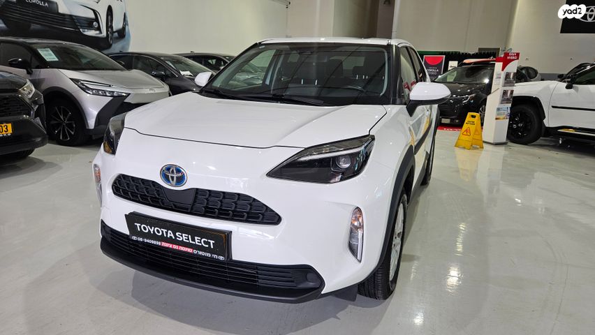 מודעת רכב טויוטה יאריס קרוס