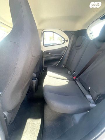 טויוטה אייגו X