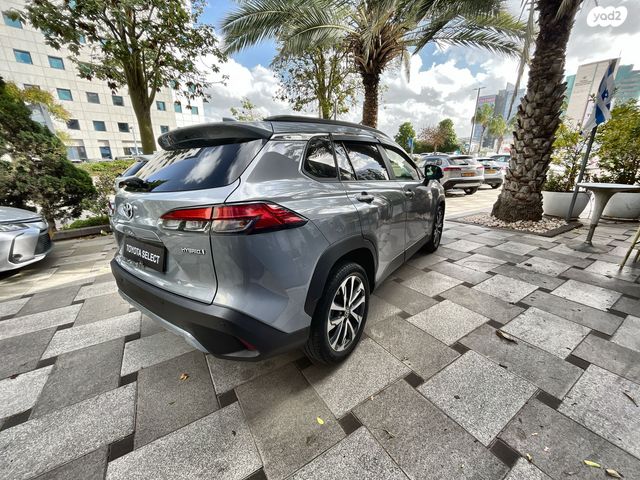 מודעת רכב טויוטה קורולה קרוס 2