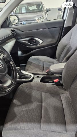 טויוטה יאריס קרוס