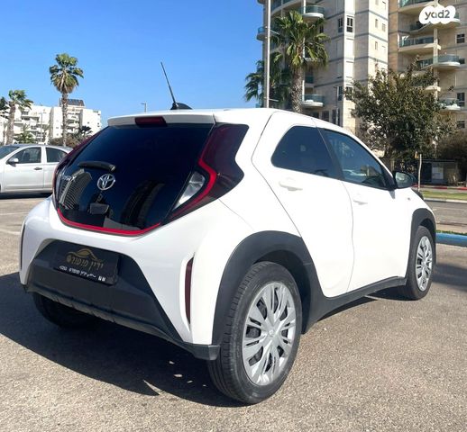 טויוטה אייגו X