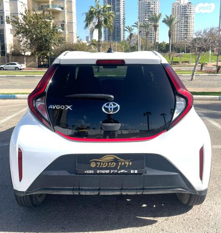 טויוטה אייגו X