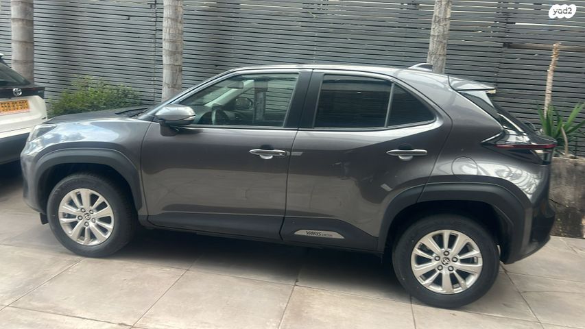 מודעת רכב טויוטה יאריס קרוס